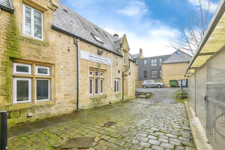 Studio 5, St. Anns Lodge, St. Anns Lane, Leeds LS4 2SJ