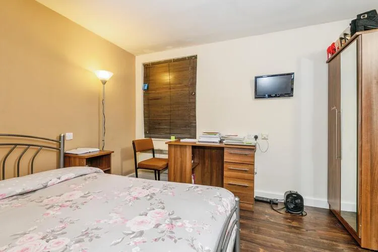 Studio 5, St. Anns Lodge, St. Anns Lane, Leeds LS4 2SJ