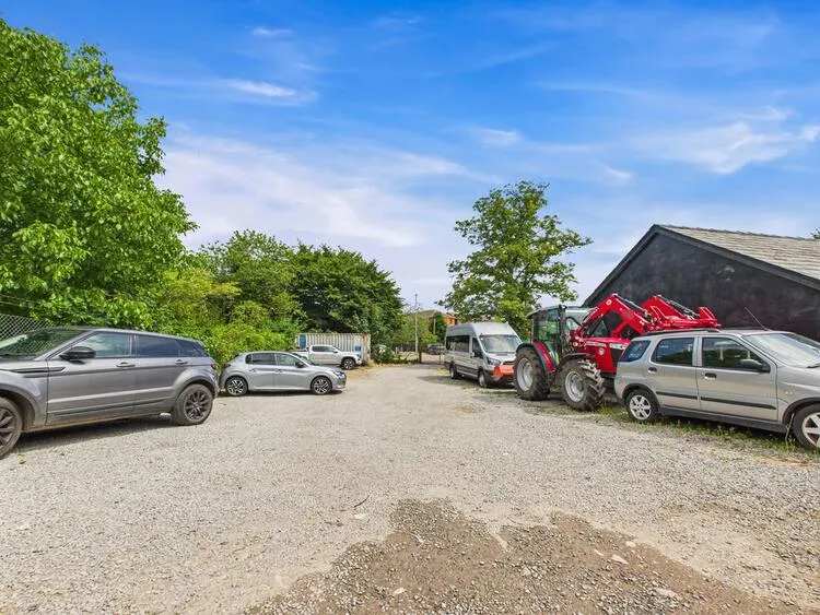 17, 18 and 19 Kyrle Street, Workshops and Yard, Ross-On-Wye HR9 7DB