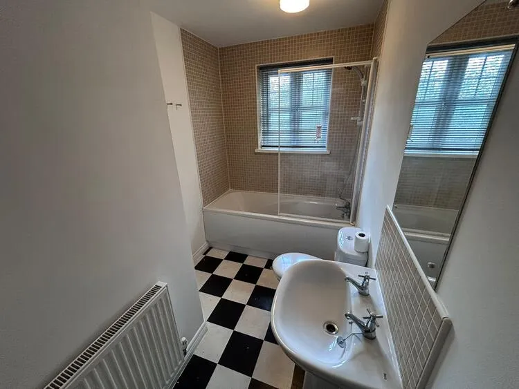 8 Redwood Close, Nottingham NG8 4JL
