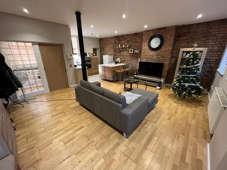 Flats A & B, 70 Cavendish Road, Aylestone, Leicester LE2 7PH