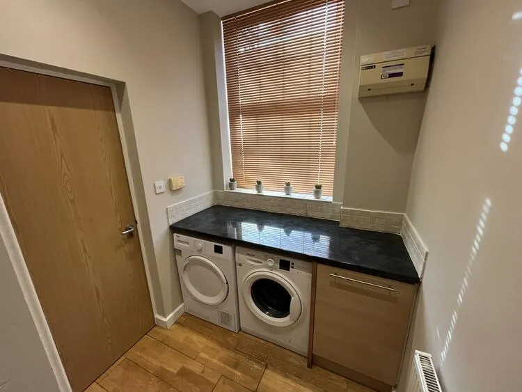 Flats A & B, 70 Cavendish Road, Aylestone, Leicester LE2 7PH