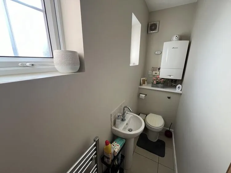 Flats A & B, 70 Cavendish Road, Aylestone, Leicester LE2 7PH