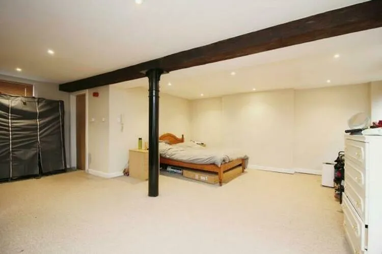 Flats A & B, 70 Cavendish Road, Aylestone, Leicester LE2 7PH