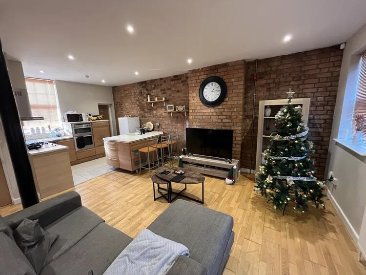 Flats A & B, 70 Cavendish Road, Aylestone, Leicester LE2 7PH