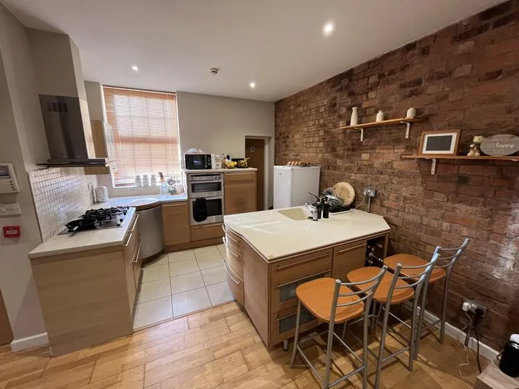 Flats A & B, 70 Cavendish Road, Aylestone, Leicester LE2 7PH