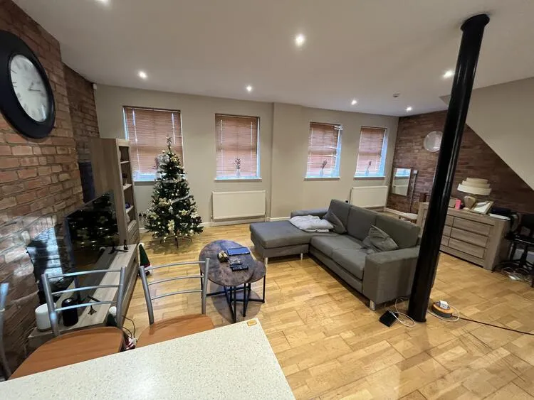 Flats A & B, 70 Cavendish Road, Aylestone, Leicester LE2 7PH
