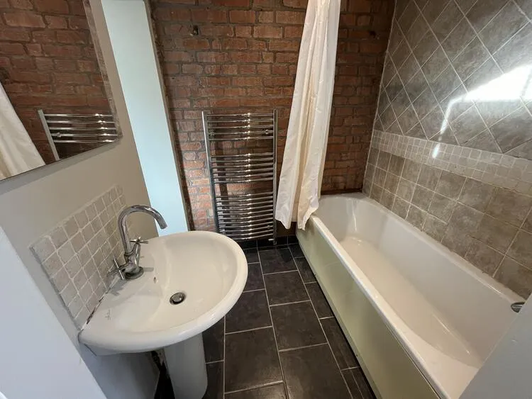 Flats A & B, 70 Cavendish Road, Aylestone, Leicester LE2 7PH