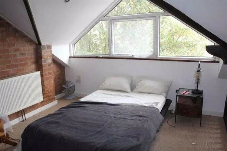 Flats A & B, 70 Cavendish Road, Aylestone, Leicester LE2 7PH