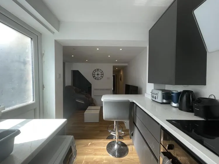 60 The Avenue, Egham TW20 9AD