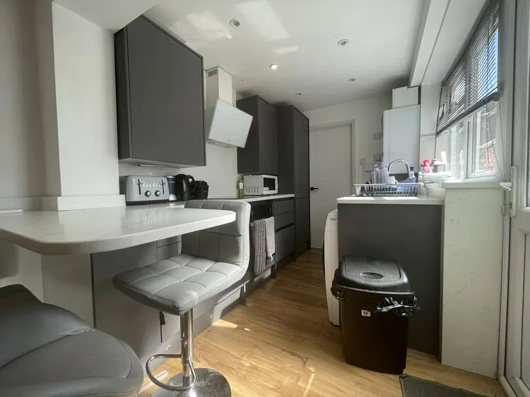 60 The Avenue, Egham TW20 9AD