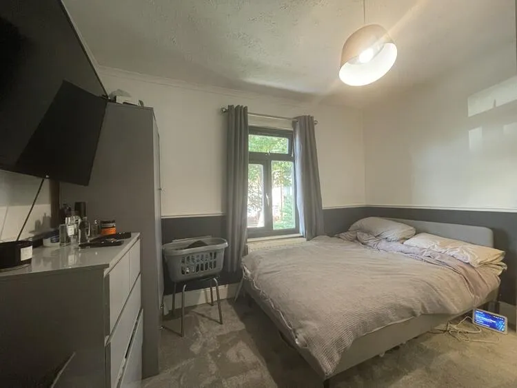 60 The Avenue, Egham TW20 9AD