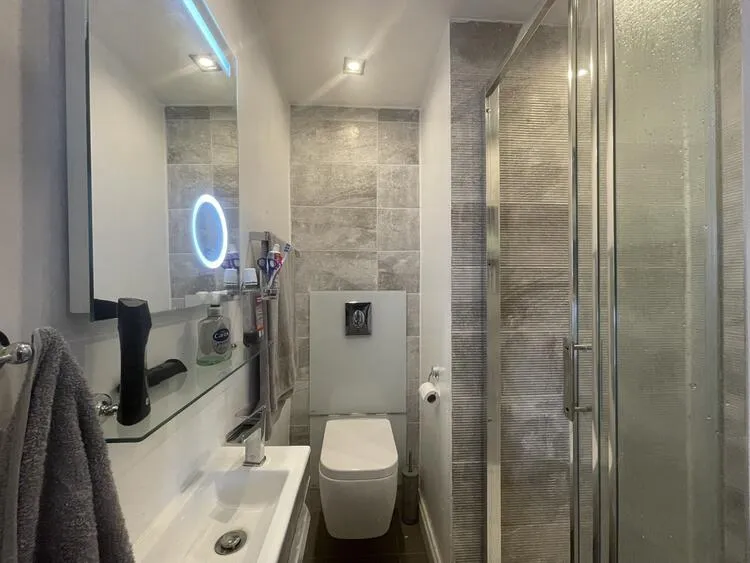 60 The Avenue, Egham TW20 9AD