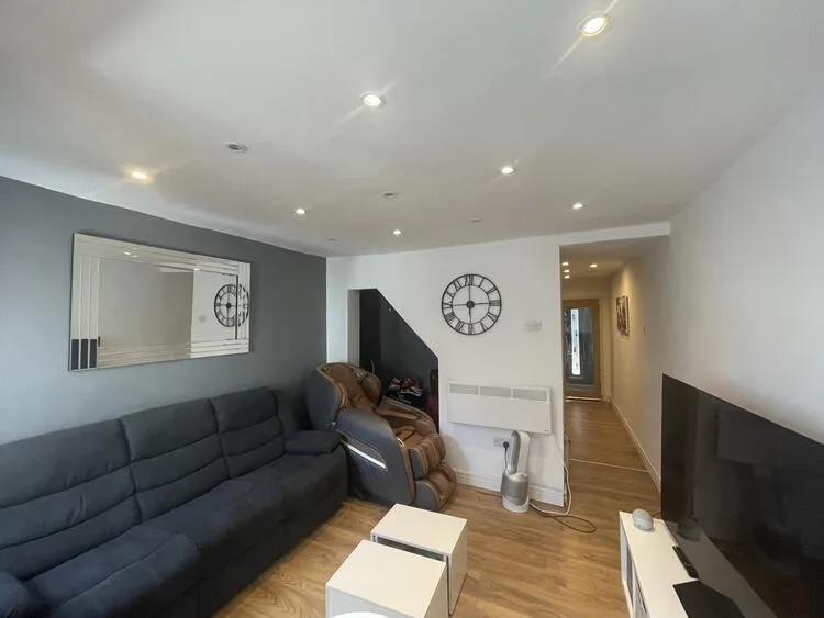 60 The Avenue, Egham TW20 9AD