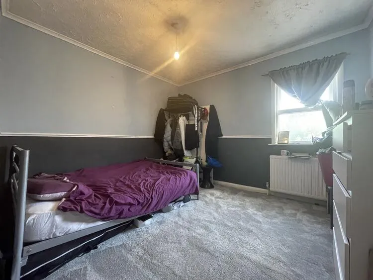 60 The Avenue, Egham TW20 9AD