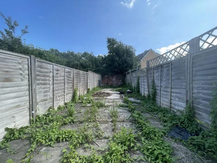 60 The Avenue, Egham TW20 9AD