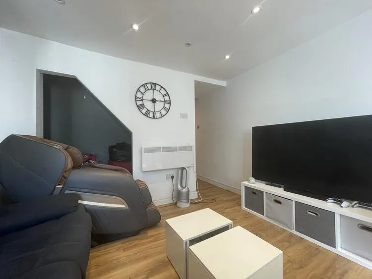 60 The Avenue, Egham TW20 9AD