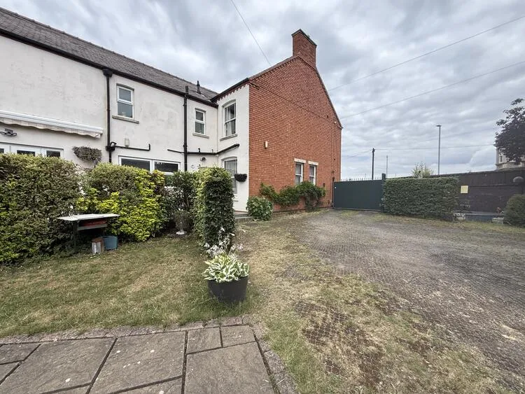 Unit 1, 2, 3 and Peak House at 77 Appleton Gate, Newark NG24 1LP