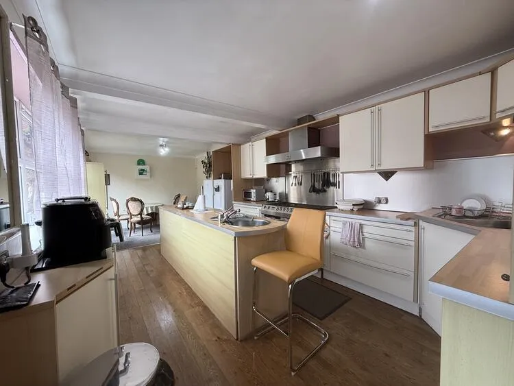 Unit 1, 2, 3 and Peak House at 77 Appleton Gate, Newark NG24 1LP