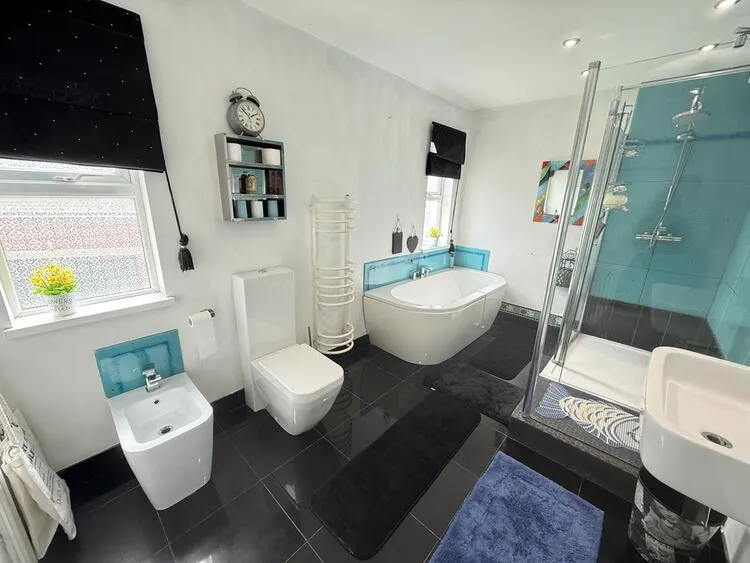 Unit 1, 2, 3 and Peak House at 77 Appleton Gate, Newark NG24 1LP