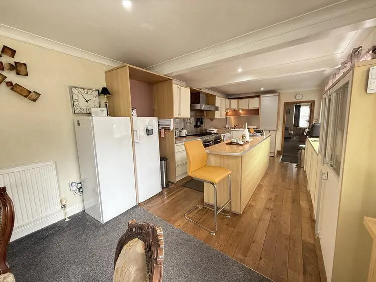 Unit 1, 2, 3 and Peak House at 77 Appleton Gate, Newark NG24 1LP