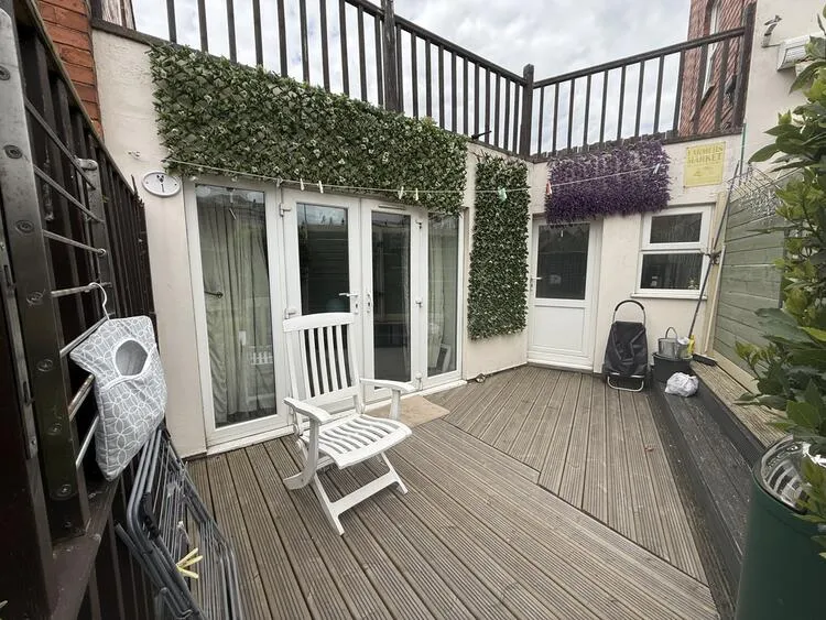 Unit 1, 2, 3 and Peak House at 77 Appleton Gate, Newark NG24 1LP