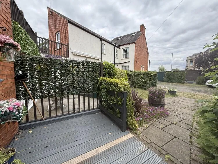 Unit 1, 2, 3 and Peak House at 77 Appleton Gate, Newark NG24 1LP