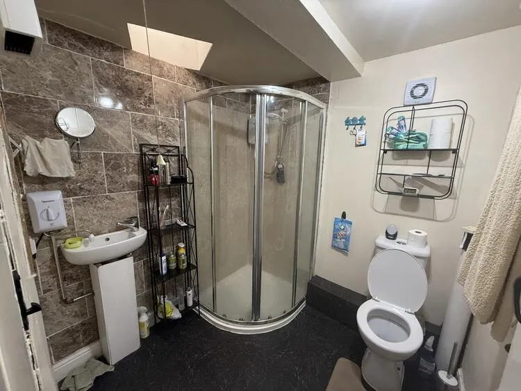 Unit 1, 2, 3 and Peak House at 77 Appleton Gate, Newark NG24 1LP