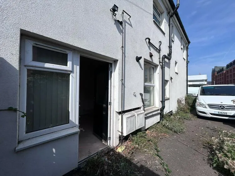 327 and 327A Derby Road, Nottingham NG7 2DZ