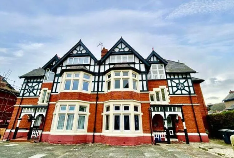 11 Woodland Road West, Colwyn Bay LL29 7DH