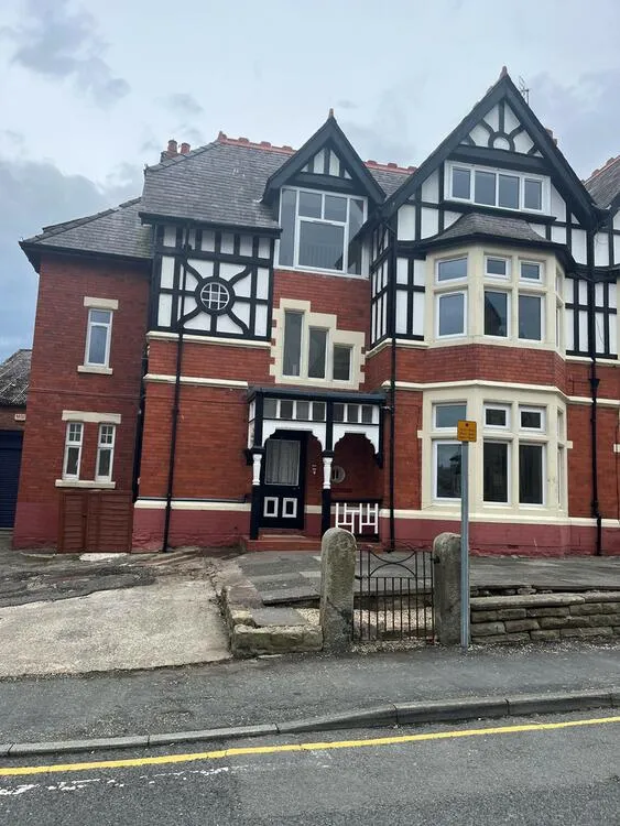 11 Woodland Road West, Colwyn Bay LL29 7DH