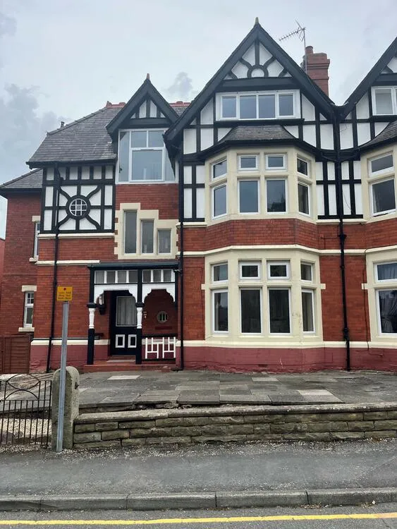 11 Woodland Road West, Colwyn Bay LL29 7DH