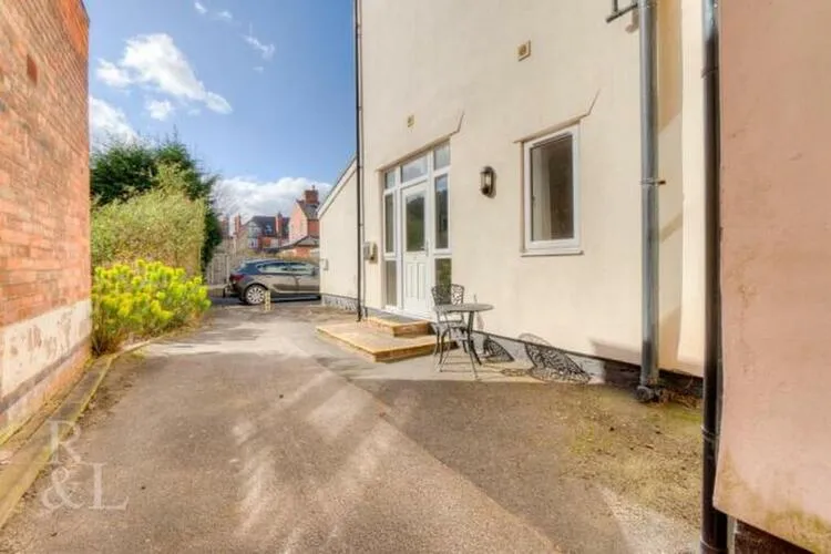 Flat 2 The Swans, 90 Radcliffe Road, West Bridgford NG2 5HH