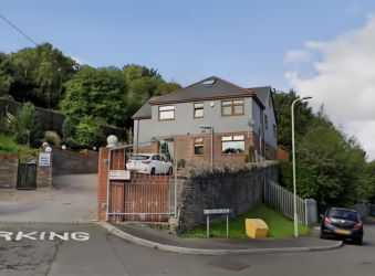 Detached 8 bedroom, 8 bathroom former guest house in very good condition with potential for further development.
