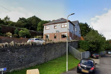 Detached 8 bedroom, 8 bathroom former guest house in very good condition with potential for further development.