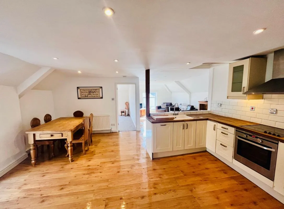 Two bedroom flat occupying the second floor of a mixed-use period building occupying a high street presence in Chepstow producing an attractive approx. 10.3%. gross net yield.