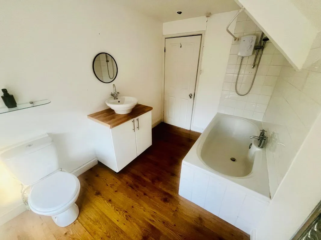 Two bedroom flat occupying the second floor of a mixed-use period building occupying a high street presence in Chepstow producing an attractive approx. 10.3%. gross net yield.