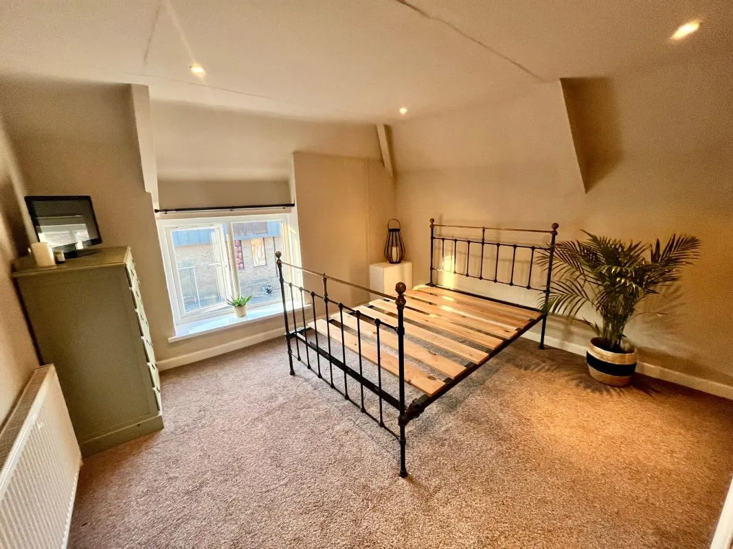 Two bedroom flat occupying the second floor of a mixed-use period building occupying a high street presence in Chepstow producing an attractive approx. 10.3%. gross net yield.