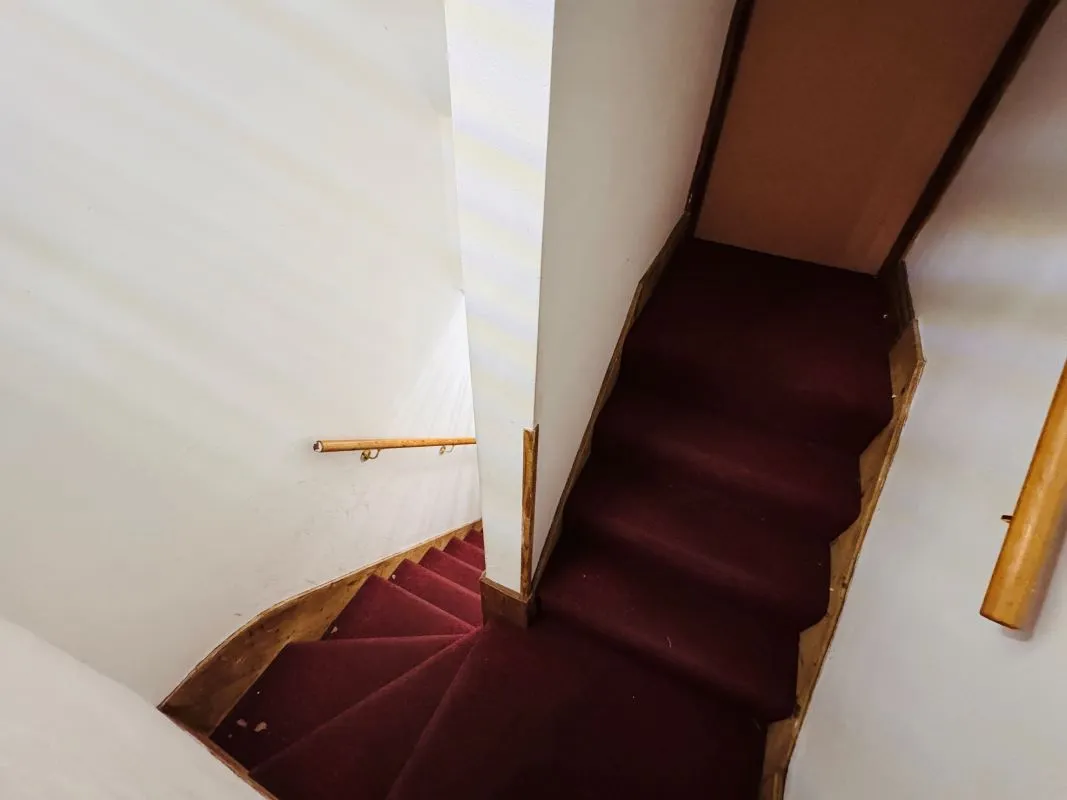 Investment opportunity to acquire this mid terraced property consisting of 2x2 bed flats and x1 Studio flat on South Luton Place in Cardiff representing an initial gross yield of circa. 10.5%.