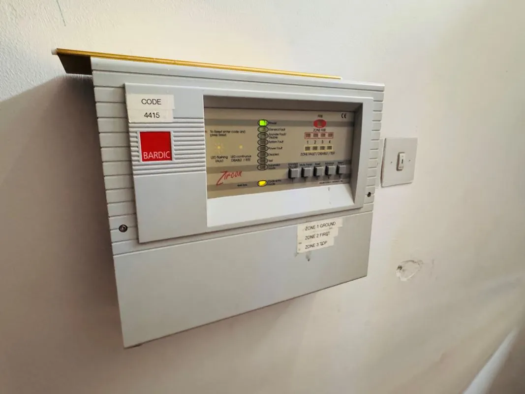 Investment opportunity to acquire this mid terraced property consisting of 2x2 bed flats and x1 Studio flat on South Luton Place in Cardiff representing an initial gross yield of circa. 10.5%.