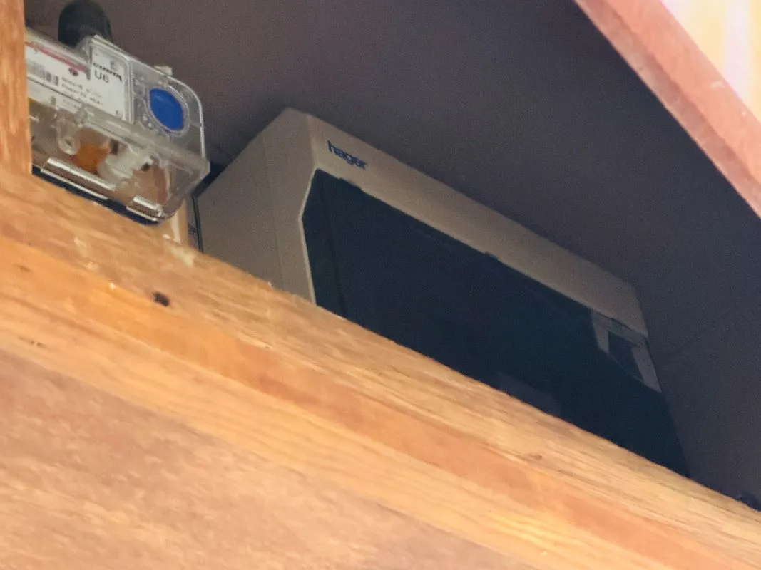 Investment opportunity to acquire this mid terraced property consisting of 2x2 bed flats and x1 Studio flat on South Luton Place in Cardiff representing an initial gross yield of circa. 10.5%.