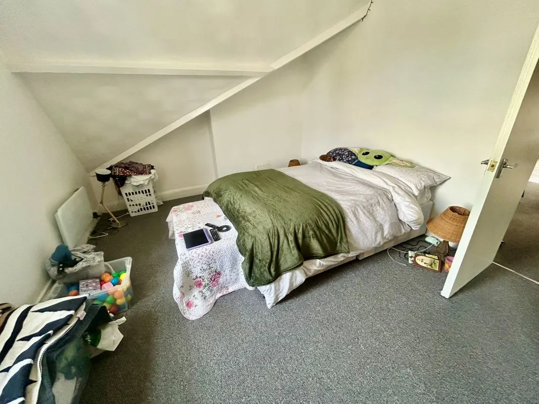 Substantial and recently refurbished residential investment in sought after Penarth location. Informed rental income of £55,140pa representing an Initial Gross Yield of 10%.