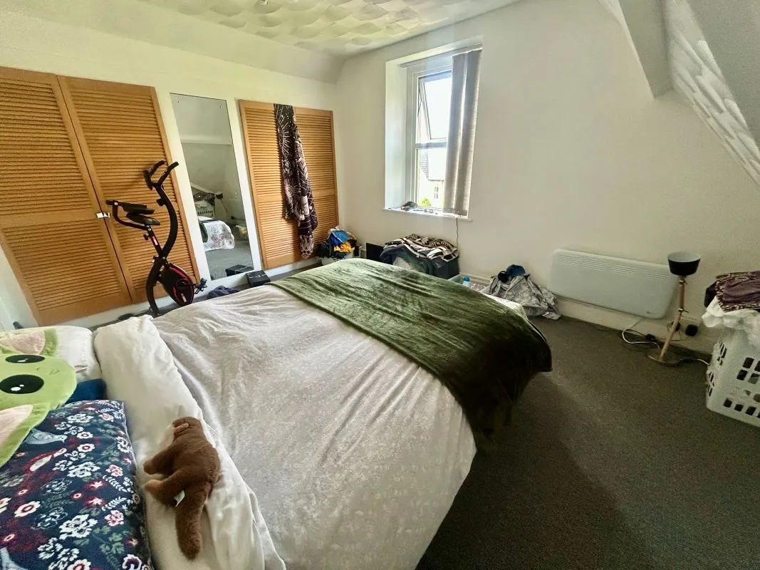 Substantial and recently refurbished residential investment in sought after Penarth location. Informed rental income of £55,140pa representing an Initial Gross Yield of 10%.