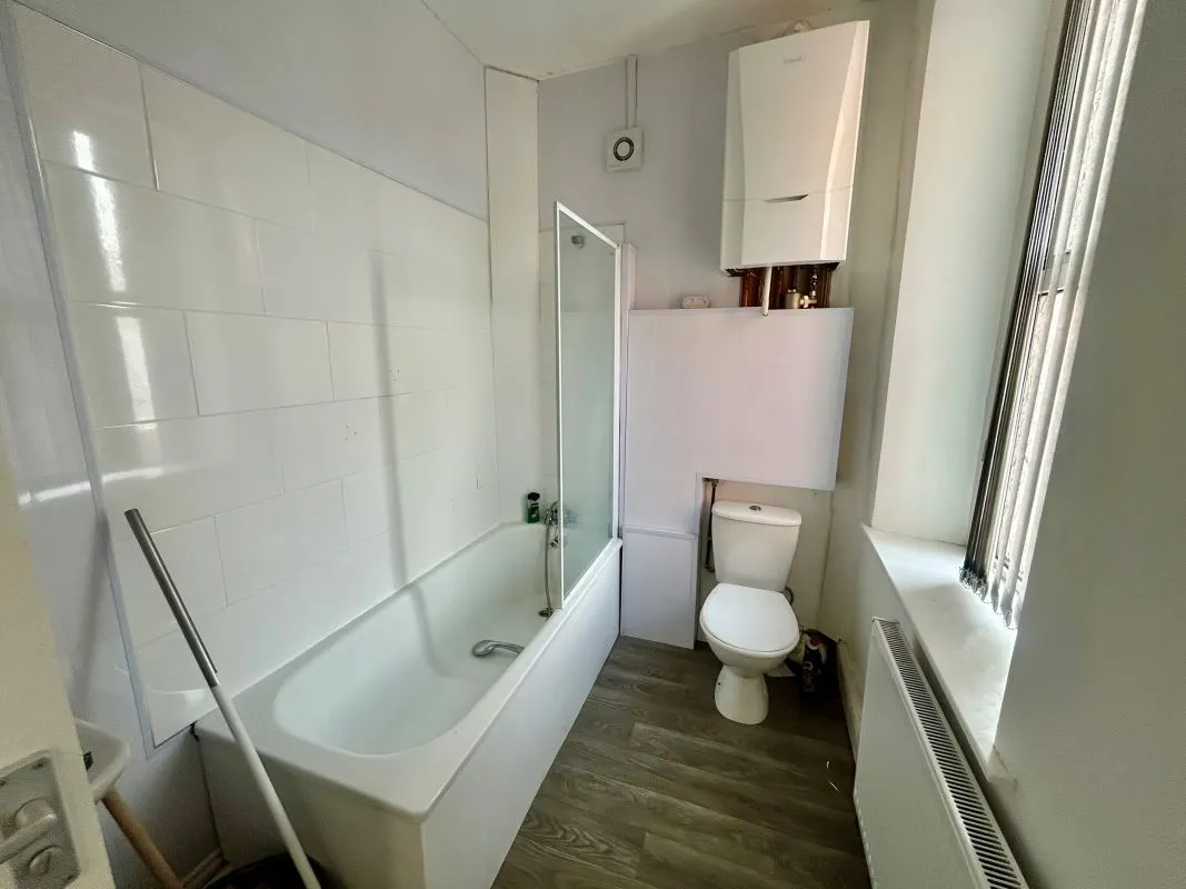 Substantial and recently refurbished residential investment in sought after Penarth location. Informed rental income of £55,140pa representing an Initial Gross Yield of 10%.