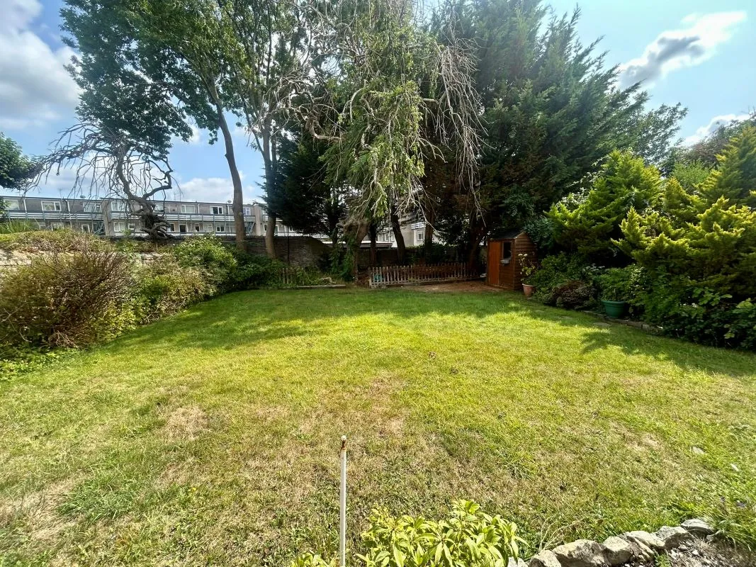 Substantial and recently refurbished residential investment in sought after Penarth location. Informed rental income of £55,140pa representing an Initial Gross Yield of 10%.