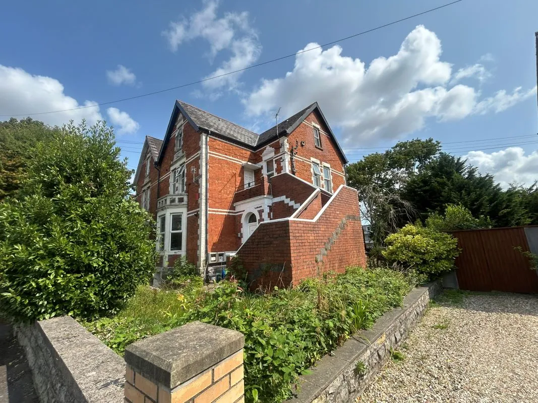 Substantial and recently refurbished residential investment in sought after Penarth location. Informed rental income of £55,140pa representing an Initial Gross Yield of 10%.