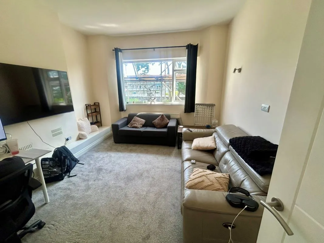 Substantial and recently refurbished residential investment in sought after Penarth location. Informed rental income of £55,140pa representing an Initial Gross Yield of 10%.