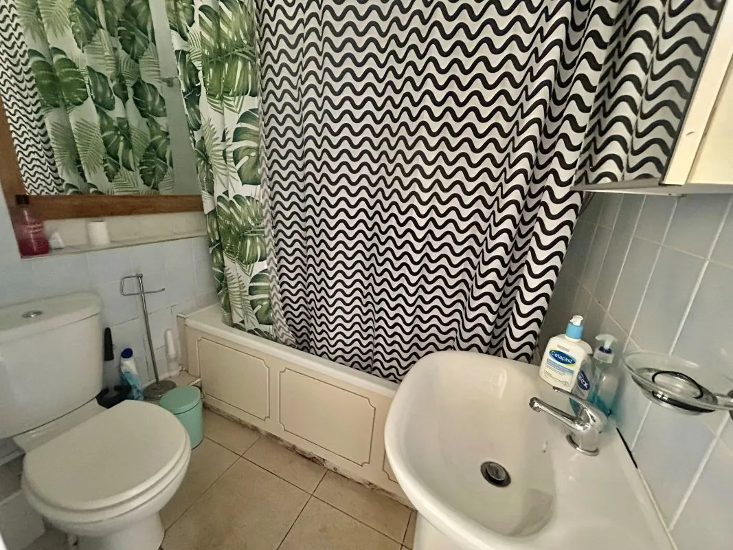 Bay-fronted residential investment split into 4 units in sought after location. Informed rental income of £29,700pa representing an Initial Gross Yield of circa 12%.