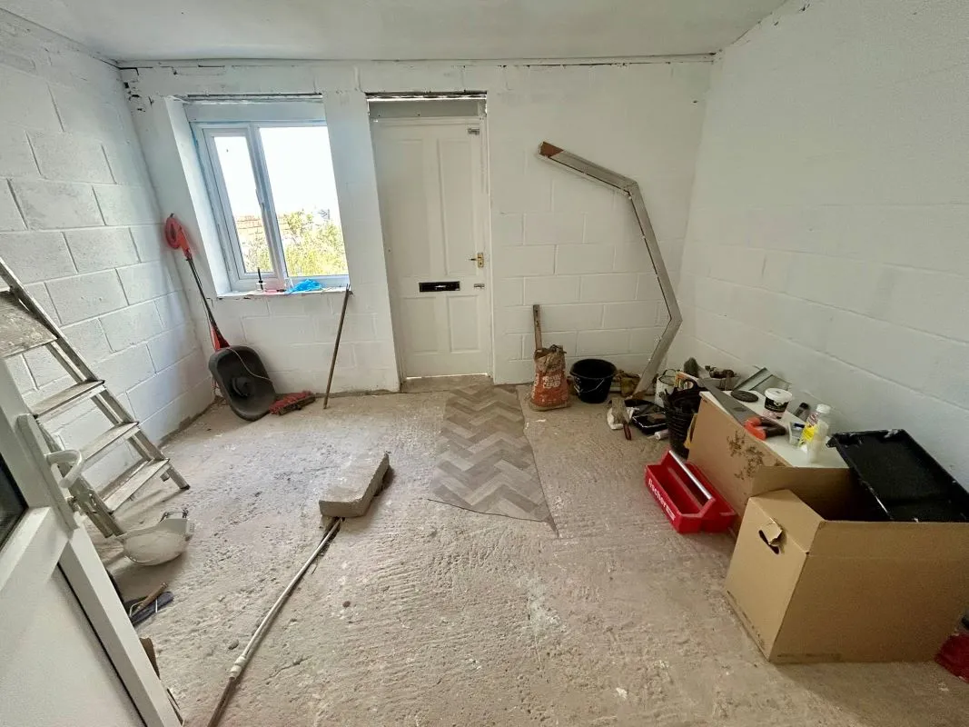 A traditional extended mid terraced house located in Riverside, offering excellent potential for modernisation and improvement. Within a short distance to the city centre.
