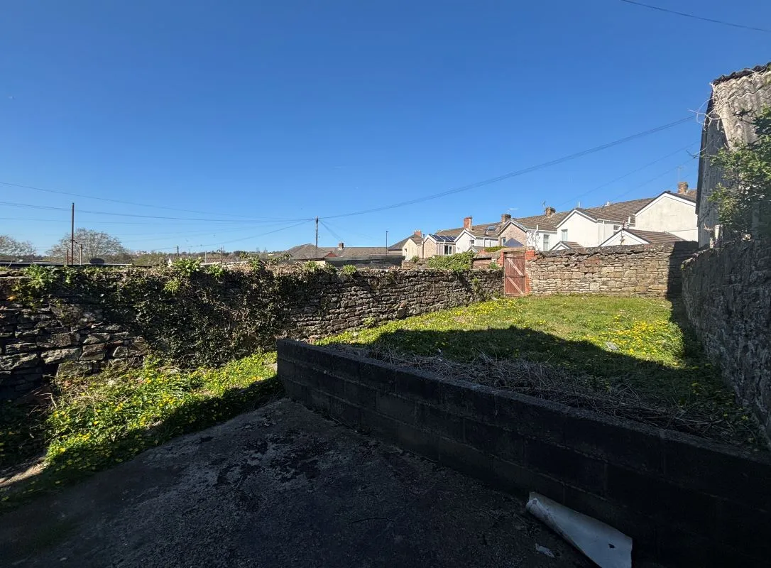 Bay-fronted end of terrace property converted into two apartments in this popular and well regarded area of Llanelli.